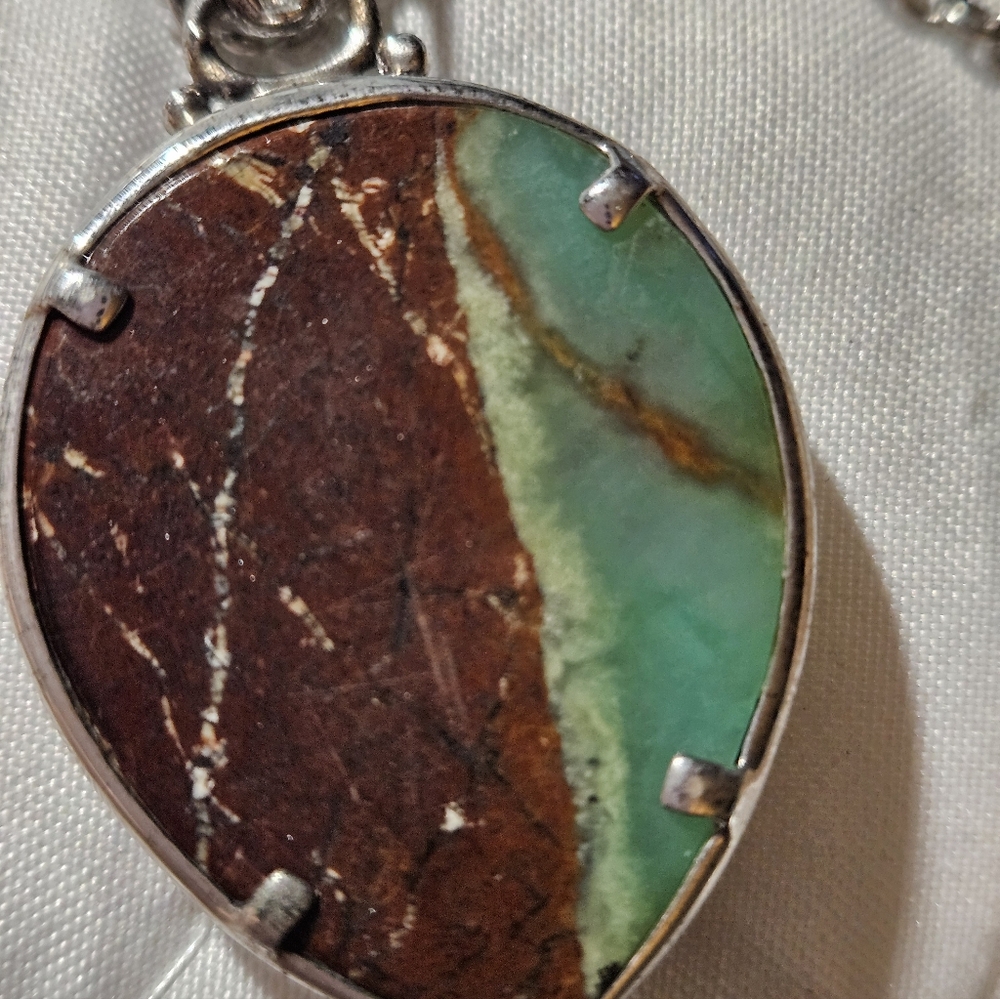 Elegant Silver and Brown Pendant Necklace - Picture 11 of 12